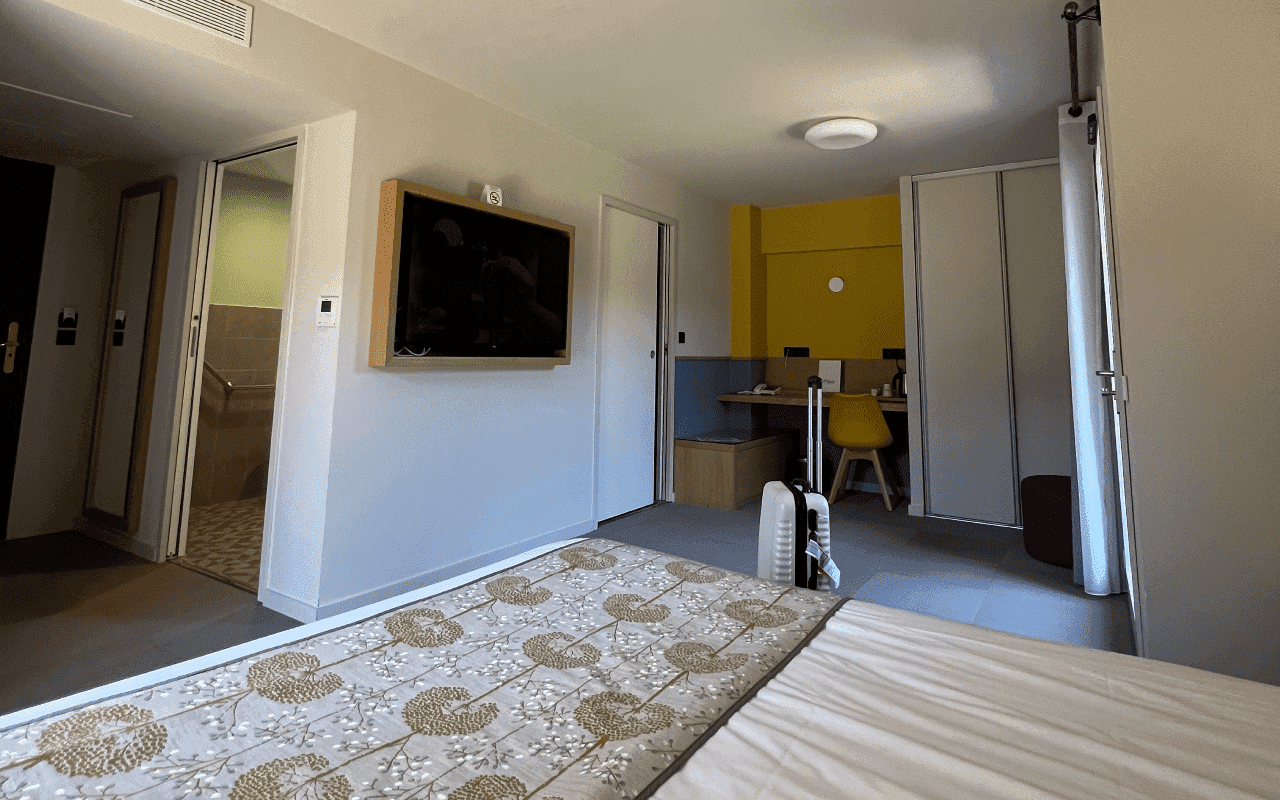 Chambre accessible PMR avec terrasse