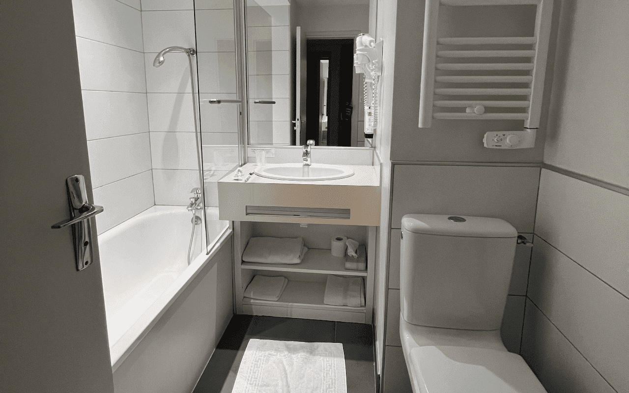 Salle de bain d'une chambre